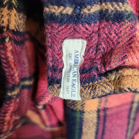 American Eagle women's pink & navy plaid flannel shirt, size small - Picture 4 of 7